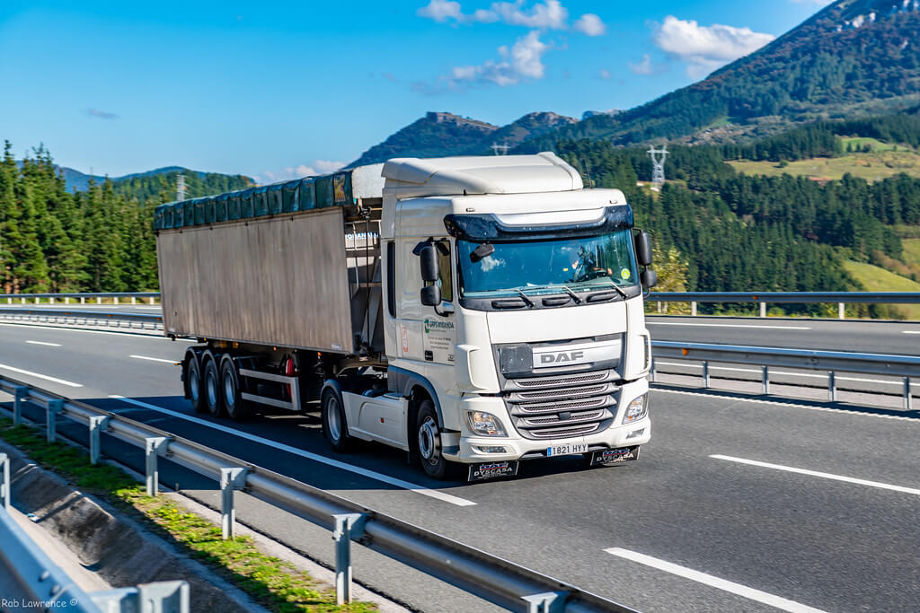 Omnes ornatus qui et te aeterno